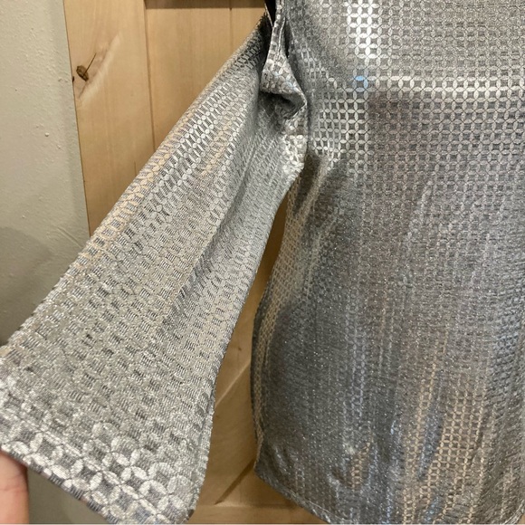 NWT Michael Kors Silver Metallic Silver Long Sleeve Cold Shoulder Pullover Top M - Picture 4 of 13